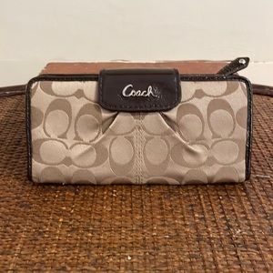 Coach Signature Wallet in Tan and Brown in Excellent Condition!